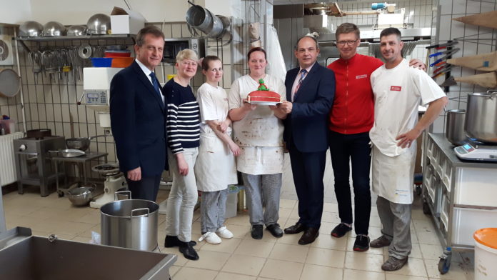 200-2016 Wirtschaftsbesuch des Oberbrgermeisters bei Bäckerei Salomon- privat