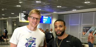 Raus aus dem Flieger, rein ins Team der Oettinger Rockets! Jacob Parker und Jaysean Paige