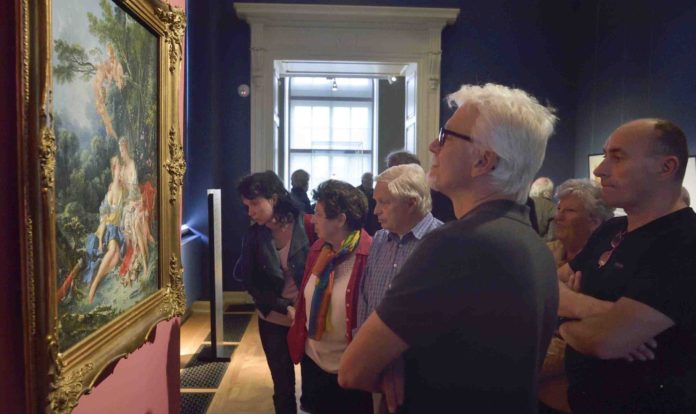 Besucher in der Ausstellung - Foto Lutz Ebhardt