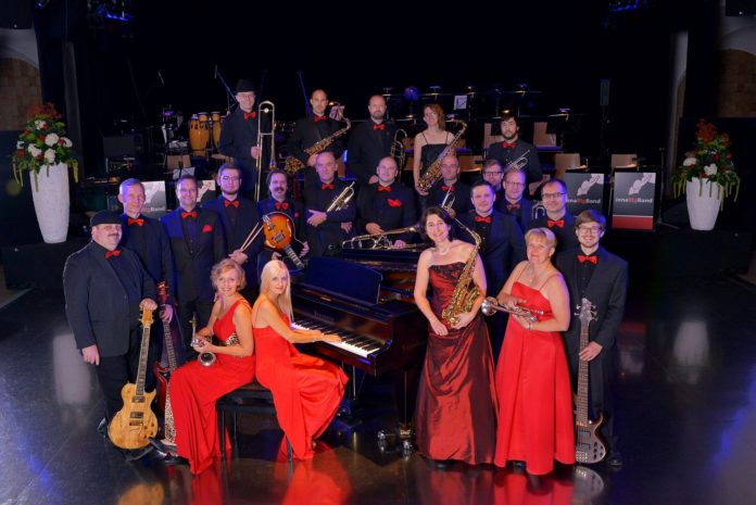 11BigBandBall