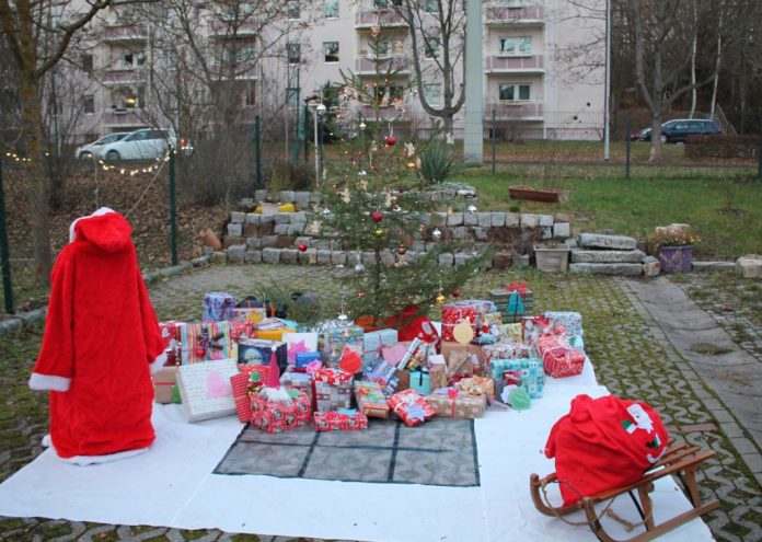 2019-12-18_Wunschbaum-Geschenkeübergabe