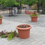 184-2021 Städtische Blumenkübel von Vandalismus getroffen_2