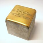 1 – Stolperstein für Behrendt Pick (Foto SSFG, Christoph Mauny)