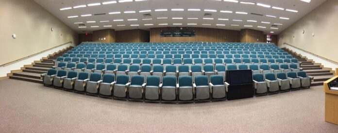 auditorium-572776_1920