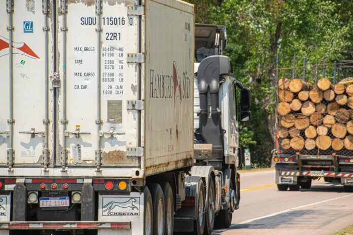 Holztransporter