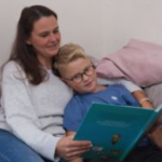 Bei Kindern, denen vorgelesen wird, ist es wahrscheinlich, dass auch sie später ihren Kindern aus Büchern vorlesen.