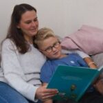 Bei Kindern, denen vorgelesen wird, ist es wahrscheinlich, dass auch sie später ihren Kindern aus Büchern vorlesen.