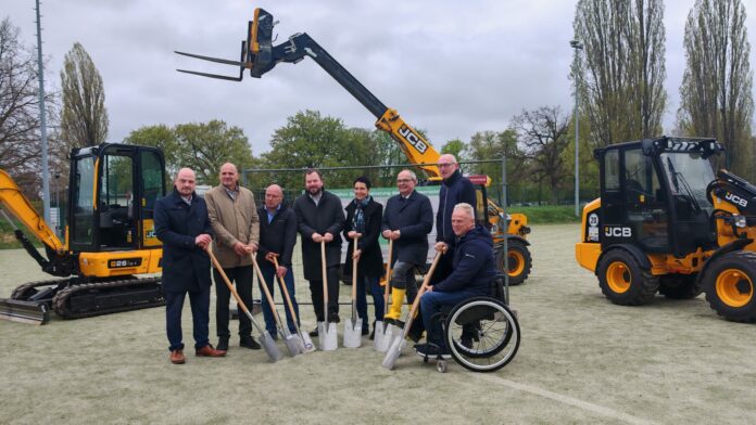 150-2026 Startschuss zur Sanierung des Kunstrasenspielfeldes im Volkspark-Stadion